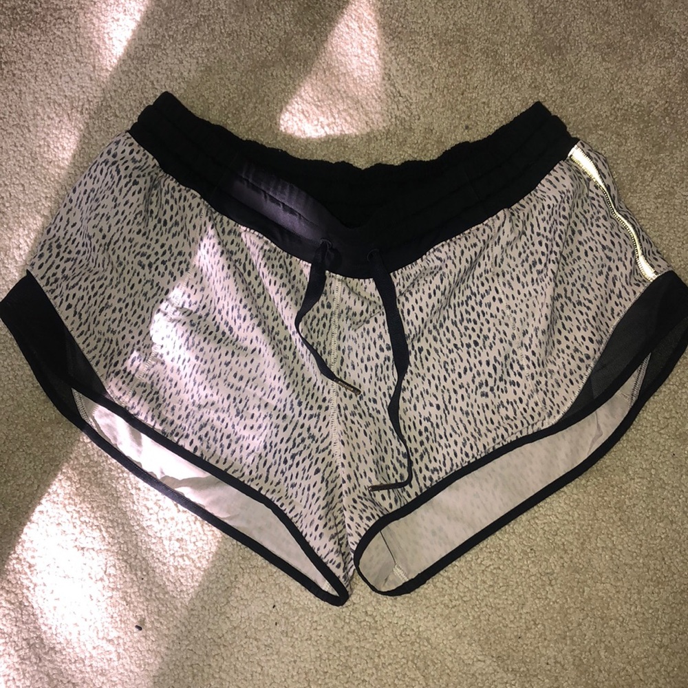 Lululemon hotty hot shorts 2.5 in